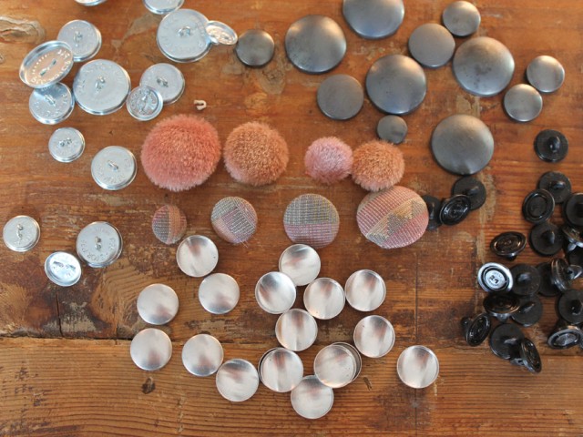 stoffeermaterialen_01.jpg Astor stoffeerknopen.