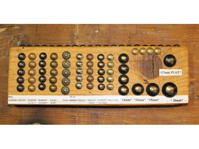 stoffeermaterialen_16.jpg Siernagels bol of plat vanaf € 0,02 per stuk.