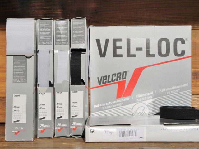 stoffeermaterialen_05.jpg Klittenband, lus en paddenstoel in zwart of wit. 20mm. € 2,80 per mtr. compleet. 50mm € 5,70 per mtr. compleet.