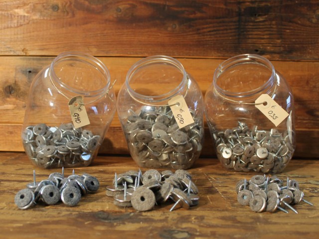 Vilt glijders met schroef  ∅ 20mm  0,35   ∅ 24mm 0,40   ∅ 28mm 0,50 p.st. 10% korting bij een bestelling van meer als 30 stuks divers.