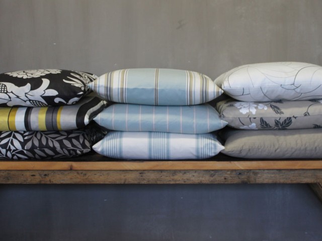 aanbieding_007.jpg Binnenkussen 950 grams hoenderveren € 18,-