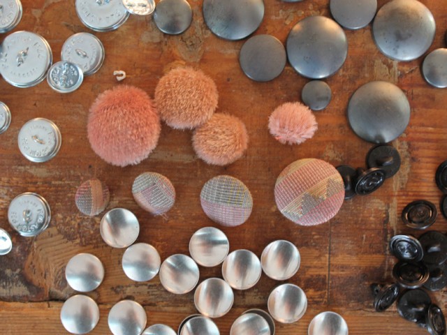 aanbieding_002.jpg Astor stoffeerknopen. Bekleed met door u aangeleverde stof.